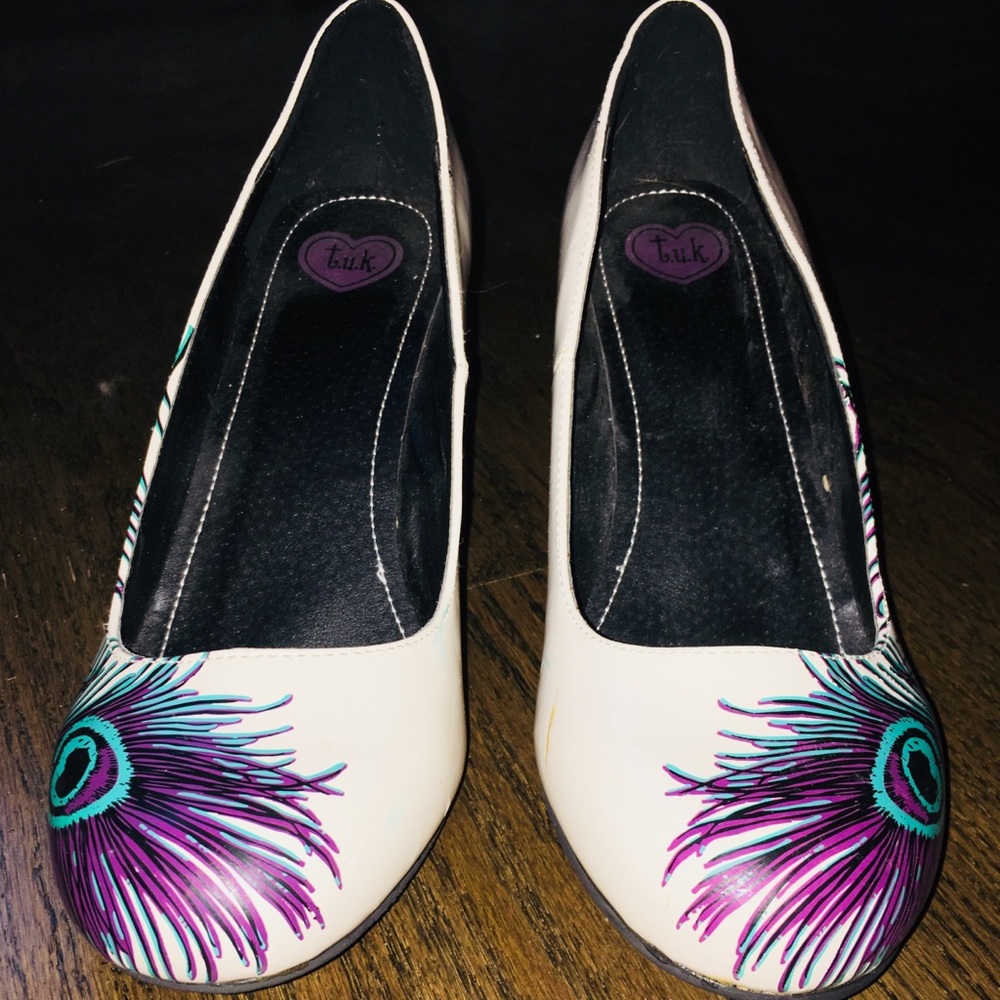Unique vintage inspired peacock heels
